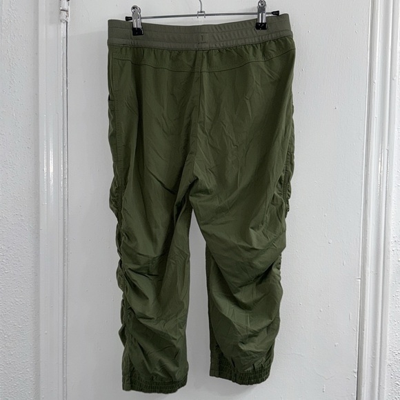 NORTH FACE Girls Jogger Pants XL (18) Olive Green Ruched Cropped Pull On Outdoor - Picture 5 of 7